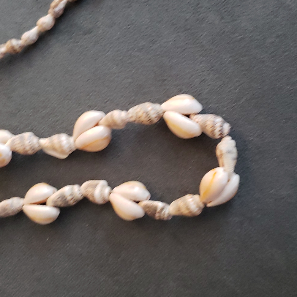 Sea Shell Necklace - Picture 3 of 4